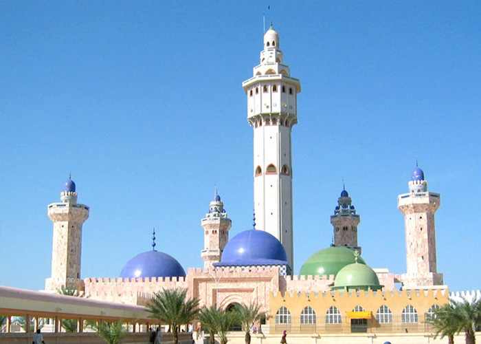 مسجد توبا بالسنغال .. فكرة داعية تحولت لخيال معماري 